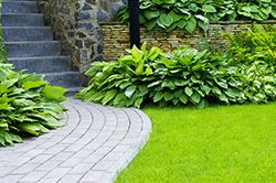 Мощение дорожек и площадок с использованием природного камня   в Красноярске