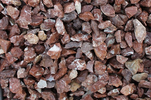 Kamenclub.ru: Мраморная крошка (щебень крошка розовый) фр. 40-70 мм.  купить в Красноярске мрамр розовый, красный мраморный декоративный 11000 руб/т   фото КАМЕНЬ КЛУБ