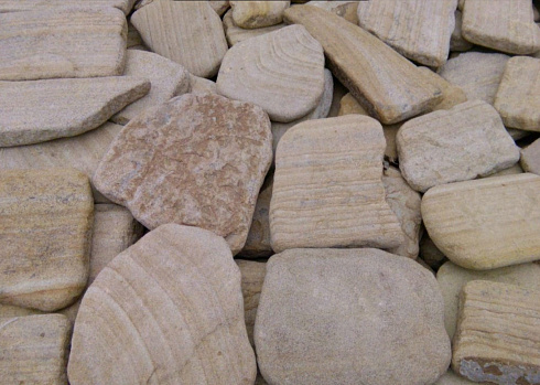 Kamenclub.ru: Песчаник пластушка галтованный желтый с рисунком (3 см)  купить в Красноярске плитняк - пластушка желтый песчаник 21000 руб/м3   фото КАМЕНЬ КЛУБ