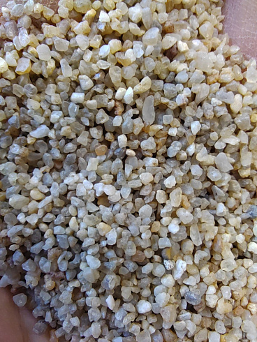Кварцевый песок для водоподготовки фр. 1,6-3 мм.  купить в Красноярске фото Камень Клуб
