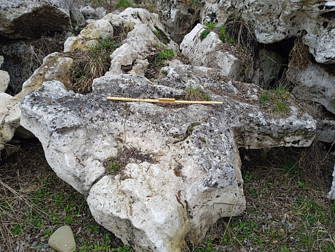 Kamenclub.ru: Выветренный известняк (степной) фр. 500-1500 мм.  купить в Красноярске    10000 руб/т   фото КАМЕНЬ КЛУБ