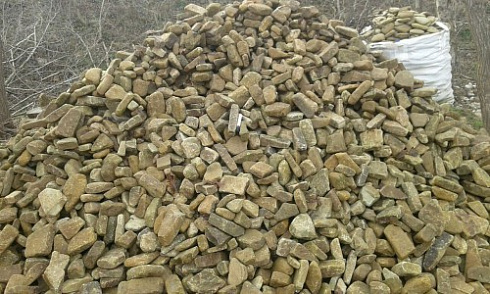 Kamenclub.ru: Песчаник для строительства и кладки блочный (фр 100-200 мм)  купить в Красноярске песчаник бежевый серый рыжий валун мелкий для строительства песчаник 6500 руб/т   фото КАМЕНЬ КЛУБ