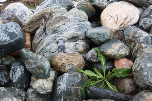 Kamenclub.ru: Ландшафтные валунчики фр.100-500 мм.  купить в Красноярске крупный природный камень серый, темно-серый, светло-серый речной валун крупный 4800 руб/т   фото КАМЕНЬ КЛУБ