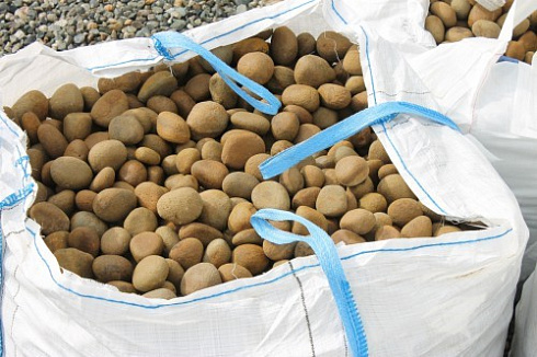 Kamenclub.ru: Песчаник ядра, фр. 100-300 мм  купить в Красноярске песчаник бежевый серый рыжий речная галька 5 000 руб/т   фото КАМЕНЬ КЛУБ