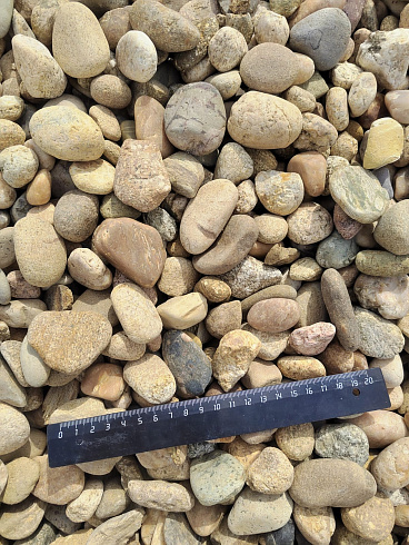 Kamenclub.ru: Галька речная окат рыжая фр. 20-40 мм. купить  в Красноярске галька речная окатанная рыжая желтая серая округлая речная галька 5000 руб/т   фото КАМЕНЬ КЛУБ