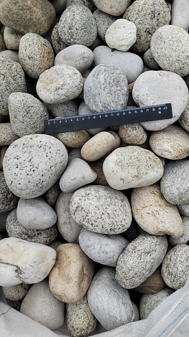 Kamenclub.ru: Галька речная окат (серо-белая) фр. 70-120 мм купить  в Красноярске галька галечник бело-серая, серо-белая, серая, белая речная природная галька  8000 руб/т   фото КАМЕНЬ КЛУБ