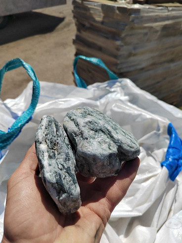 фото Галтованный жадеит (фр. 70-100 мм)  купить в Красноярске в интернет-портале КАМЕНЬ КЛУБ