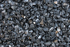 Kamenclub.ru: Щебень крошка черный (мрамор) фр. 3-5 мм.  купить в Красноярске мрамор черный белый с прожилками щебень мраморный декоративный колотый 18000 руб/т   фото КАМЕНЬ КЛУБ