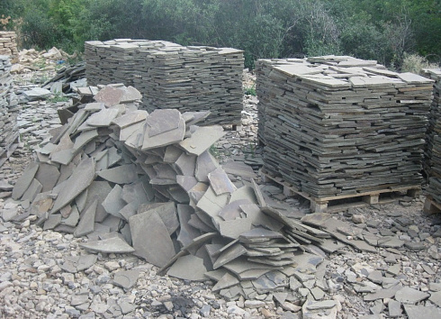 Kamenclub.ru: Песчаник пластушка серо-зеленый (1,5 см)  купить в Красноярске плитняк - пластушка серо-зеленый, серый, зеленый пластушка рваная ландшафтная колотая 10200 руб/м3   фото КАМЕНЬ КЛУБ