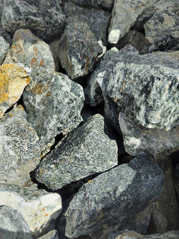 фото Галтованный жадеит (фр. 70-100 мм)  купить в Красноярске в интернет-портале КАМЕНЬ КЛУБ