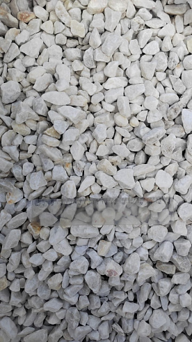 Kamenclub.ru: Мраморная крошка, щебень, цвет-белый, фр. 10-20 мм.  купить в Красноярске мрамор белый, молочный айвори каменная ландшафтная декоративная крошка шебня 12000 руб/т   фото КАМЕНЬ КЛУБ