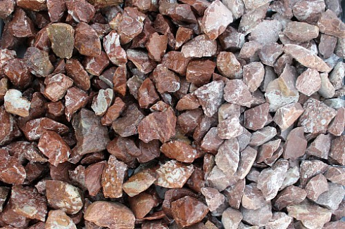 Kamenclub.ru: Мраморная крошка (щебень крошка розовый) фр. 20-40 мм.  купить в Красноярске мрамор розовый, красный мраморная крошка декоративная 11000 руб/т   фото КАМЕНЬ КЛУБ
