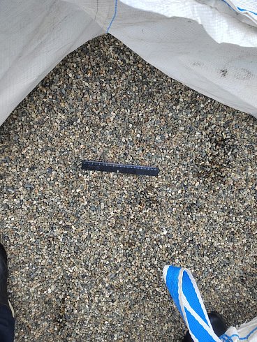 Kamenclub.ru: Галька речная окат (серая) фр.5-10 мм купить  в Красноярске галька речная серая, серый, темно-серый, светло-серый, коричневый речная окатанная галька декоративная ландшатфная 5000 руб/т   фото КАМЕНЬ КЛУБ