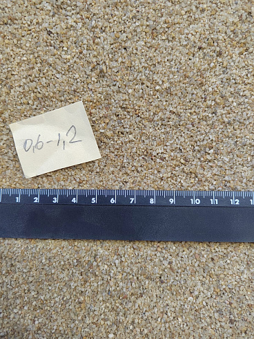 Кварцевый песок для площадок фр. 0,6-1,2 мм.  купить в Красноярске фото Камень Клуб