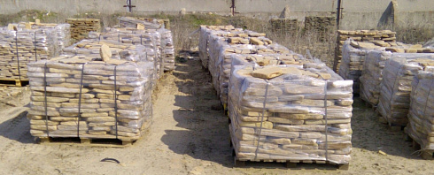 Kamenclub.ru: Песчаник пластушка галтованный желтый с рисунком (3 см)  купить в Красноярске плитняк - пластушка желтый песчаник 21000 руб/м3   фото КАМЕНЬ КЛУБ