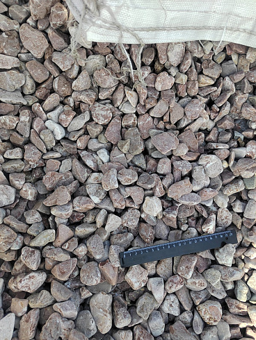 Kamenclub.ru: Мраморная крошка (щебень галтованный розовый) фр.20-40 мм.  купить в Красноярске мрамор розовый, красный оголтованный округлый щебень  15000 руб/т   фото КАМЕНЬ КЛУБ