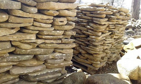 Kamenclub.ru: Песчаник колотый для облицовки (фр. 2-3 см)  купить в Красноярске песчаник бежевый серый рыжий песчаник строительный 5000 руб/т   фото КАМЕНЬ КЛУБ