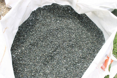 Kamenclub.ru: Щебень крошка зеленый (змеевик) фр. 5-10 мм  купить в Красноярске змеевик зеленый, салатовый ландшафтный декоративный щебень крошка 7 200 руб/т   фото КАМЕНЬ КЛУБ