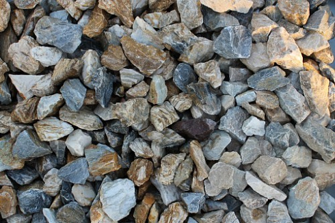 Kamenclub.ru: Мраморная крошка (щебень крошка медовый) фр. 20-40 мм.  купить в Красноярске мрамор бежевый рыжий желтый ландшафтная мраморная крошка 12000 руб/т   фото КАМЕНЬ КЛУБ