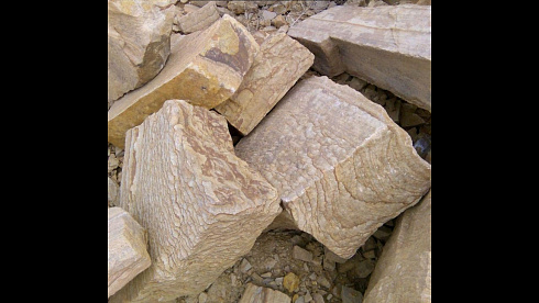 Kamenclub.ru: Песчаник пластушка желтый с рисунком (4-6 см)  купить в Красноярске плитняк пластушка желтый с рисунком песчаник 9 000 руб/м3   фото КАМЕНЬ КЛУБ