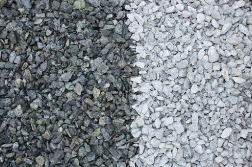 Kamenclub.ru: Щебень крошка зеленый (змеевик) фр. 10-20 мм.  купить в Красноярске змеевик зеленый, салатовый декоративная ландшафтная каменная крошка щебня 7 200 руб/т   фото КАМЕНЬ КЛУБ