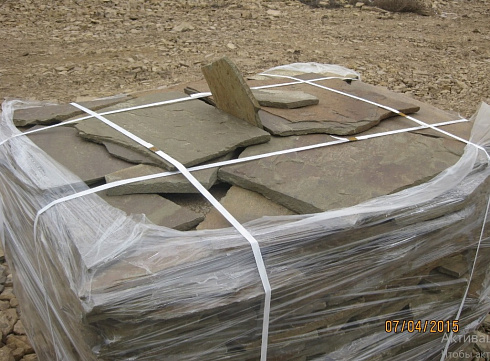 Kamenclub.ru: Песчаник пластушка серо-зеленый (4,0 см- 5,0 см)  купить в Красноярске песчаник серо-зеленый, серый, зеленый песчаник рваный ландшафтный колотый 9000 руб/м3   фото КАМЕНЬ КЛУБ