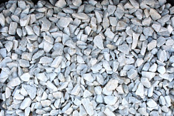 Kamenclub.ru: Мраморная крошка, щебень, цвет-белый, фр. 3-5 мм.  купить в Красноярске мрамор белый молочный бежевый мрамор колотый 11500 руб/т   фото КАМЕНЬ КЛУБ