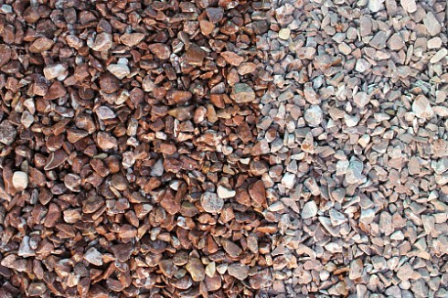 Kamenclub.ru: Мраморная крошка (щебень галтованный розовый) фр.10-20 мм.  купить в Красноярске мрамор розовый, красный ландшафтный декоративный окатанный округлый щебень 15000 руб/т   фото КАМЕНЬ КЛУБ