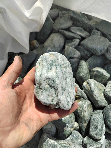 фото Галтованный жадеит (фр. 70-100 мм)  купить в Красноярске в интернет-портале КАМЕНЬ КЛУБ