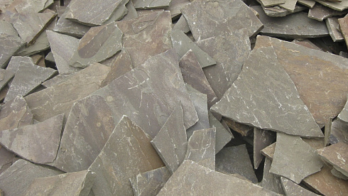 Kamenclub.ru: Песчаник пластушка серо-зеленый (3,0 см)  купить в Красноярске песчаник серо-зеленый, серый, зеленый песчаник пластушка колотый рваный ландшафтный 10200 руб/м3   фото КАМЕНЬ КЛУБ