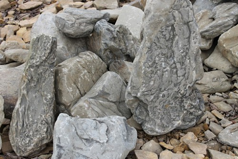 Kamenclub.ru: Песчаник декоративный ландшафтный (фр. 300-500 мм)  купить в Красноярске песчаник желтый рыжий серый зеленый валун речной окатанный природный песчаника 4 500 руб/т   фото КАМЕНЬ КЛУБ