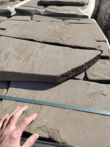 Kamenclub.ru: Песчаник галтованный для облицовки (фр. 2-5 см)  купить в Красноярске песчник рыжий желтый серый песчаник окатанный речной 6 000 руб/т   фото КАМЕНЬ КЛУБ