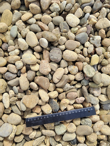 Kamenclub.ru: Галька речная окат рыжая фр. 20-40 мм. купить  в Красноярске галька речная окатанная рыжая желтая серая округлая речная галька 5000 руб/т   фото КАМЕНЬ КЛУБ