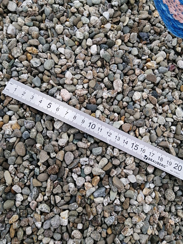 Kamenclub.ru: Галька речная окат (серая) фр.5-10 мм купить  в Красноярске галька речная серая, серый, темно-серый, светло-серый, коричневый речная окатанная галька декоративная ландшатфная 5000 руб/т   фото КАМЕНЬ КЛУБ