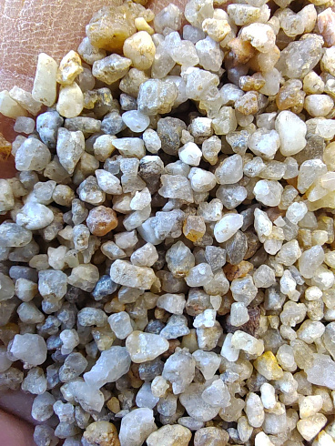 Кварцевый песок для площадок фр. 2-5 мм.  купить в Красноярске фото Камень Клуб