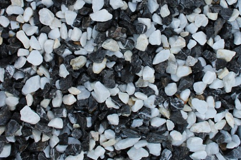 Kamenclub.ru: Мраморная крошка (щебень крошка микс : белый-черный-розовый) фр. 3-5 мм.  купить в Красноярске мрамор белый, черный, розовый, разноцветный мраморная каменная крошка декорвтивная 12000 руб/т   фото КАМЕНЬ КЛУБ
