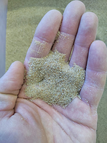 Кварцевый песок для площадок фр. 0,16-0,63 мм.  купить в Красноярске фото Камень Клуб