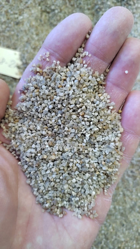 Кварцевый песок для площадок фр. 0,8 - 2 мм.  купить в Красноярске фото Камень Клуб