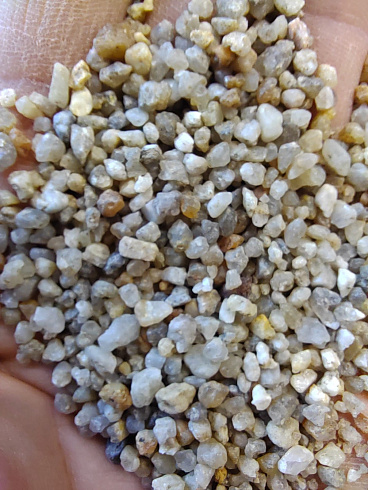 Кварцевый песок для площадок фр. 2-5 мм.  купить в Красноярске фото Камень Клуб