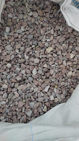 Kamenclub.ru: Мраморная крошка (щебень галтованный розовый) фр.20-40 мм.  купить в Красноярске мрамор розовый, красный оголтованный округлый щебень  15000 руб/т   фото КАМЕНЬ КЛУБ