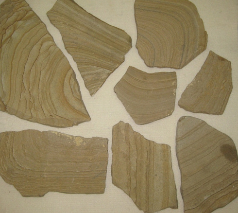 Kamenclub.ru: Песчаник пластушка желтый с разводом под дерево (2 см)  купить в Красноярске плитняк желтый с разводами, желтый, рыжий, серый песчаник пластушка рваная ландшафтная 11 000 руб/м3   фото КАМЕНЬ КЛУБ