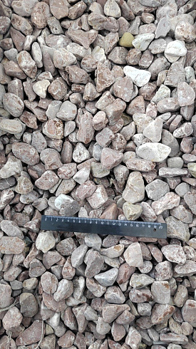 Kamenclub.ru: Мраморная крошка (щебень галтованный розовый) фр.20-40 мм.  купить в Красноярске мрамор розовый, красный оголтованный округлый щебень  15000 руб/т   фото КАМЕНЬ КЛУБ