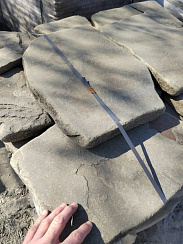 Kamenclub.ru: Песчаник пластушка светло-серый (4,0 - 6,0 см)  купить в Красноярске плитняк - пластушка светло-серый песчаник 12600 руб/м3   фото КАМЕНЬ КЛУБ