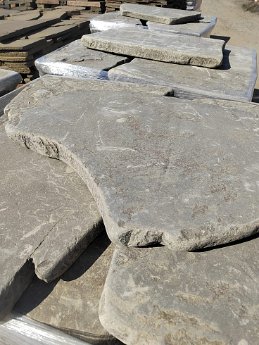 Kamenclub.ru: Песчаник галтованный для облицовки (фр. 2-5 см)  купить в Красноярске песчник рыжий желтый серый песчаник окатанный речной 6 000 руб/т   фото КАМЕНЬ КЛУБ