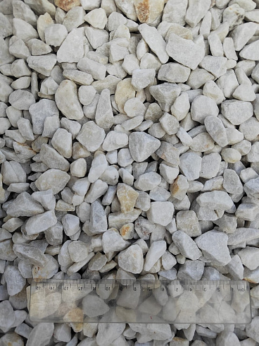 Kamenclub.ru: Мраморная крошка, щебень, цвет-белый, фр. 10-20 мм.  купить в Красноярске мрамор белый, молочный айвори каменная ландшафтная декоративная крошка шебня 12000 руб/т   фото КАМЕНЬ КЛУБ