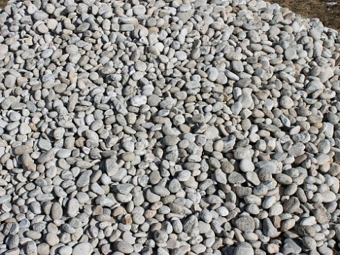 Kamenclub.ru: Галька речная окат (серо-белая) фр. 70-120 мм купить  в Красноярске галька галечник бело-серая, серо-белая, серая, белая речная природная галька  8000 руб/т   фото КАМЕНЬ КЛУБ