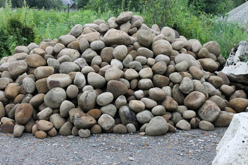 Kamenclub.ru: Песчаник ядра, фр. 100-300 мм  купить в Красноярске песчаник бежевый серый рыжий речная галька 5 000 руб/т   фото КАМЕНЬ КЛУБ