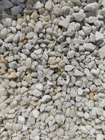 Kamenclub.ru: Мраморная крошка, щебень, цвет-белый, фр. 5-10 мм.  купить в Красноярске мрамор белый, айвори, молочный мраморная каменная крошка ландшафтная 12000 руб/т   фото КАМЕНЬ КЛУБ