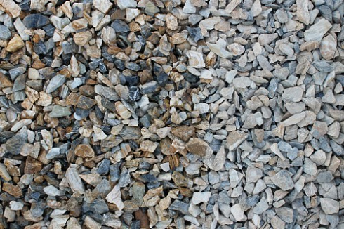 Kamenclub.ru: Мраморная крошка (щебень крошка медовый), фр. 10-20 мм.  купить в Красноярске песчаник бежевый, серый каменная ландшафтная крошка  12000 руб/т   фото КАМЕНЬ КЛУБ