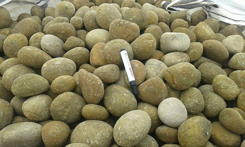 Kamenclub.ru: Песчаник ядра, фр. 100-300 мм  купить в Красноярске песчаник бежевый серый рыжий речная галька 5 000 руб/т   фото КАМЕНЬ КЛУБ